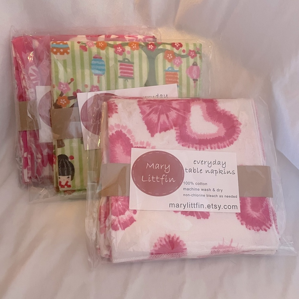 Soft napkins or wipes
